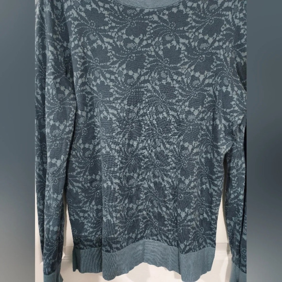 LOFT Outlet Blue Floral Design Long Sleeve Lightweight Sweater in Size XL - Picture 4 of 10